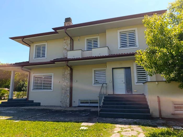 Casa con 6 locali in vendita in Via Del Frassoneto, Borgo San Michele, Latina