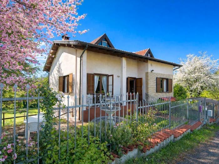 Casa con 6 locali in vendita in Roncaglie, Alta Val Tidone