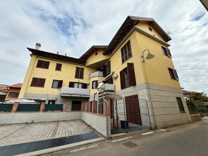 Appartamento trilocale in vendita in Via Cristoforo Colombo, Fenegrò