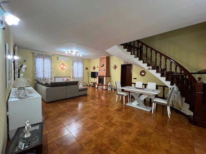 Casa con 6 locali in vendita in Via Circonvallazione Est, Centro, Luzzara