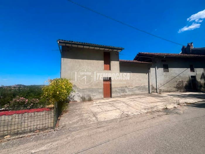 Casa bilocale in vendita in Via Magenta, Viarigi