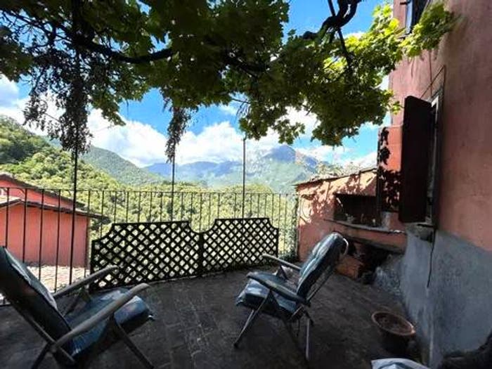 Casa con 6 locali in vendita in Trassilico No Number, Gallicano