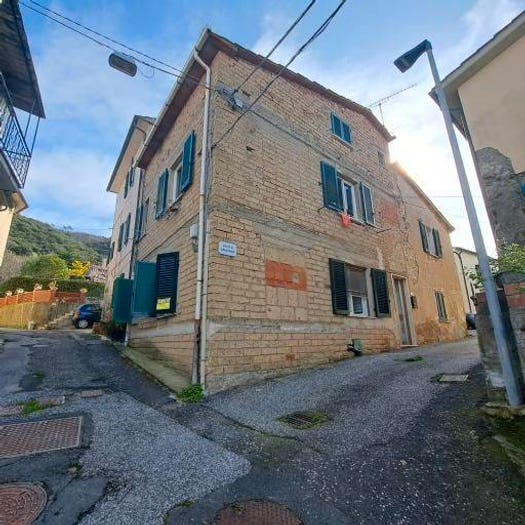Appartamento trilocale in vendita in Vicolo Mentana, Castellina Marittima