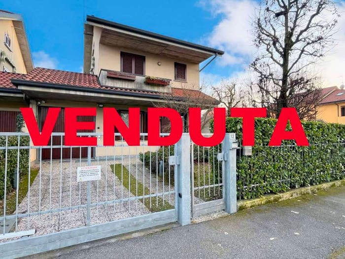 Casa con 5 locali in vendita in via Giulio Pastore, Bernate La Ca', Arcore