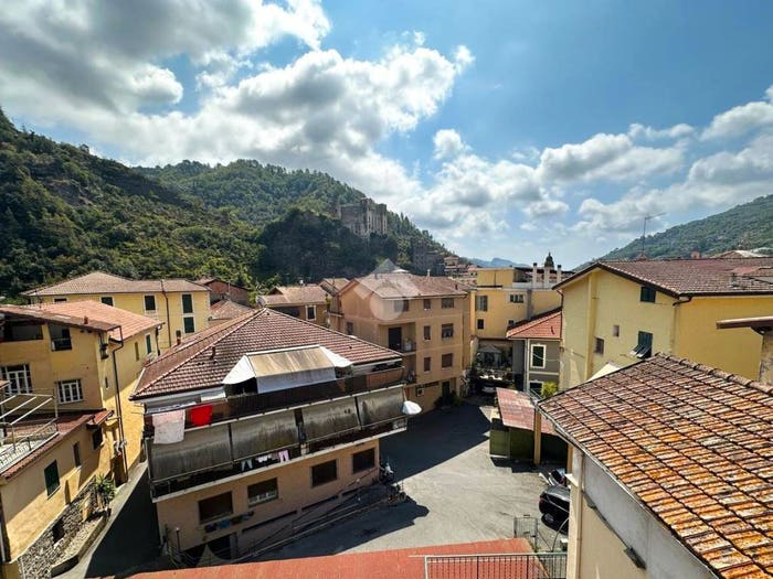 Appartamento quadrilocale in vendita in Via dante alighieri, Dolceacqua