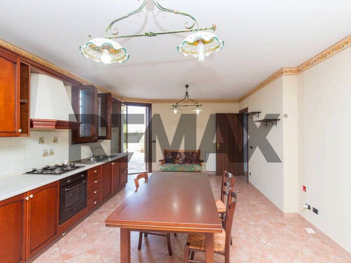 Casa con 6 locali in vendita in Via Cassone, Centro, Zafferana Etnea