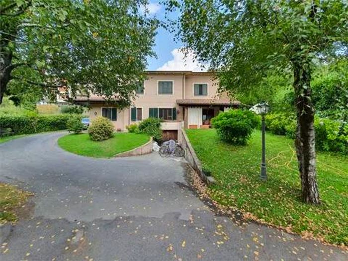 Casa con 6 locali in vendita in Strada Provinciale Del Passo Delle Radici No Number, Castelnuovo di Garfagnana