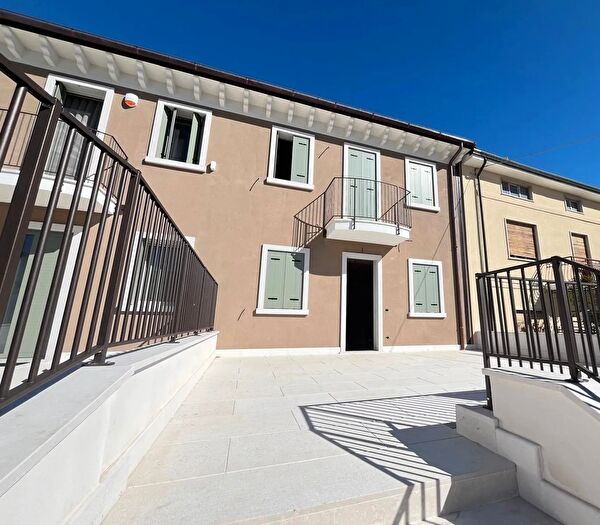 Casa quadrilocale in vendita in Via Fontana Nuova, Monteforte D'Alpone