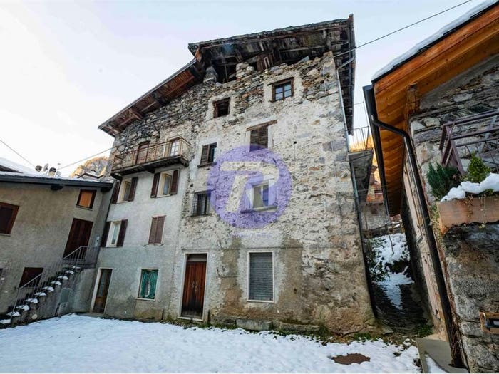 Casa con 6 locali in vendita in via fiume nero, Carona