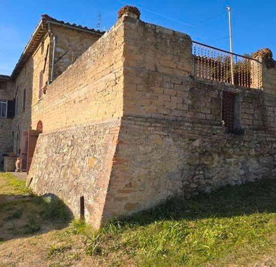 Casa con 6 locali in vendita in Colleumberto, Corciano