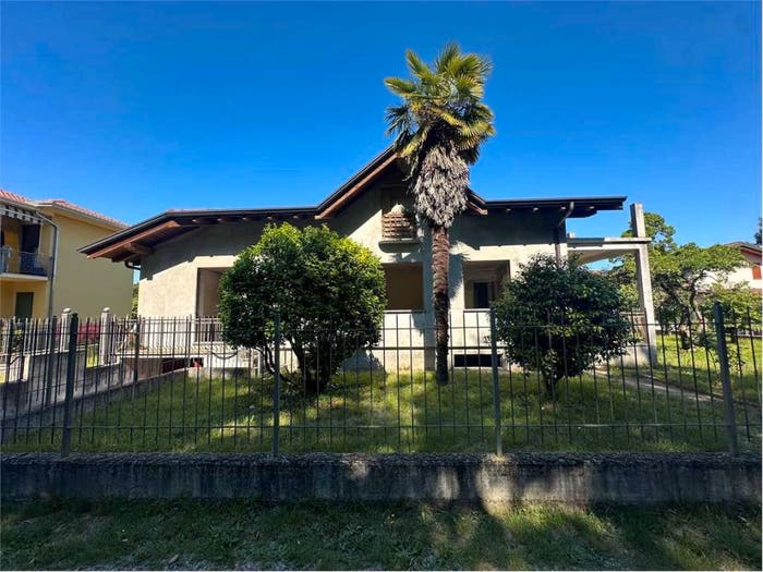 Casa con 6 locali in vendita in Centro, Oleggio