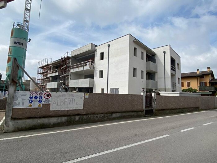 Appartamento trilocale in vendita in Strada La Rizza, Rizza, Castel d'Azzano