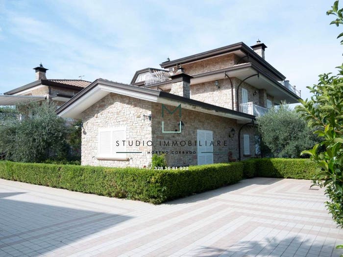 Casa con 6 locali in vendita in Via Belvedere, San Potito Ultra