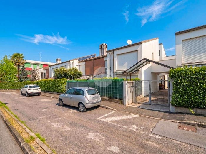 Casa quadrilocale in vendita in Via Francesco de Sanctis, Beata Giuliana, Busto Arsizio