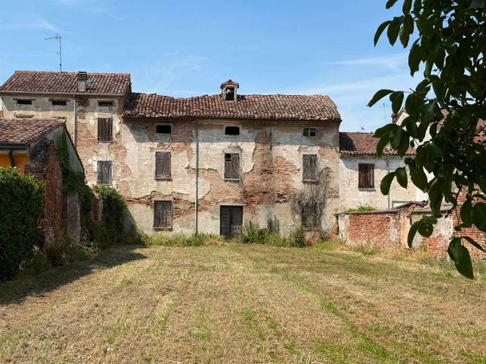 Casa con 6 locali in vendita in Via Argine Po, Pomponesco
