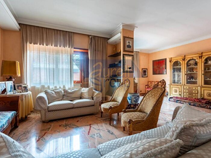 Appartamento con 5 locali in vendita in Via Giacomo Costamagna, Furio Camillo, Roma