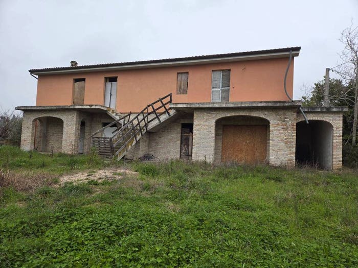 Casa con 6 locali in vendita in Strada Provinciale Molino Zazzini Montecosaro, Montecosaro