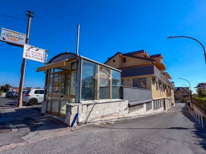 Appartamento trilocale in vendita in Via degli Orti, Centro, Formia