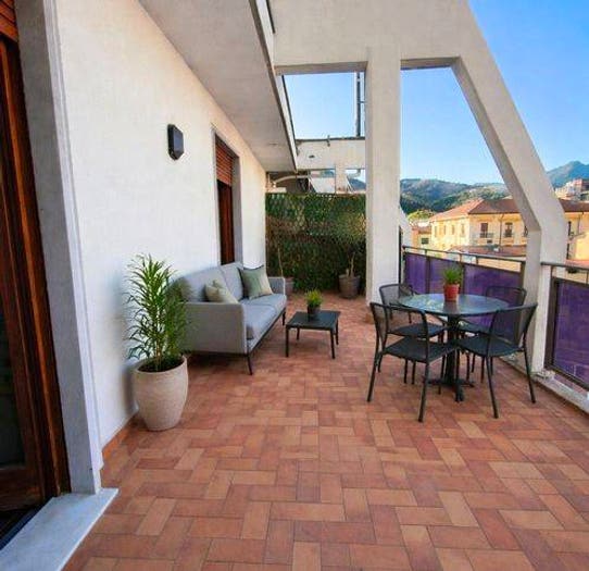 Appartamento quadrilocale in vendita in Via Aronte, Centro, Carrara