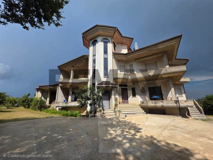 Casa con 6 locali in vendita in Via Migliaccio, Centro, Girifalco