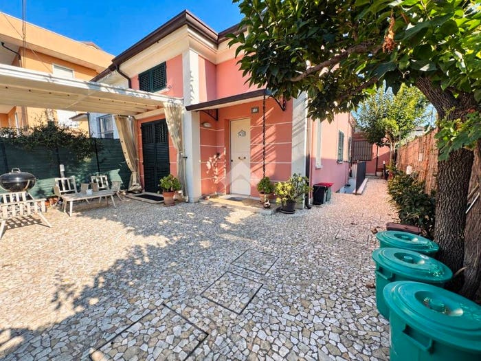 Casa con 5 locali in vendita in Viale Giacinto Martinelli, Miramare Rivazzurra, Rimini