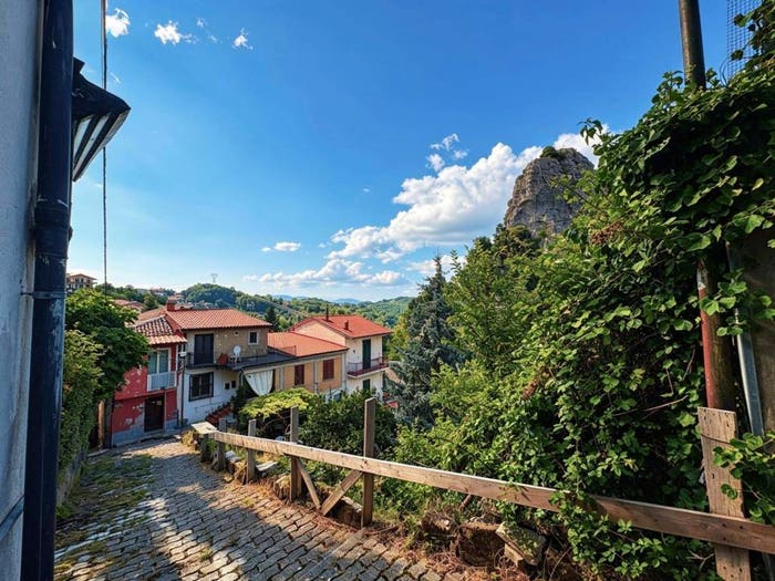 Appartamento trilocale in vendita in Via Monte di Dio, Centro, Pietrastornina