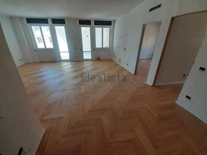 Appartamento quadrilocale in vendita in Largo Ciro Menotti, San Francesco, Pisa