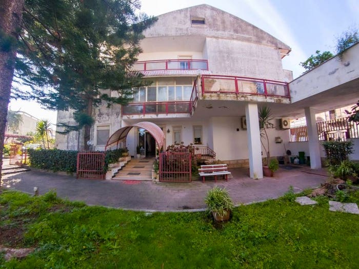 Casa con 6 locali in vendita in Corso Umberto I, Mondragone