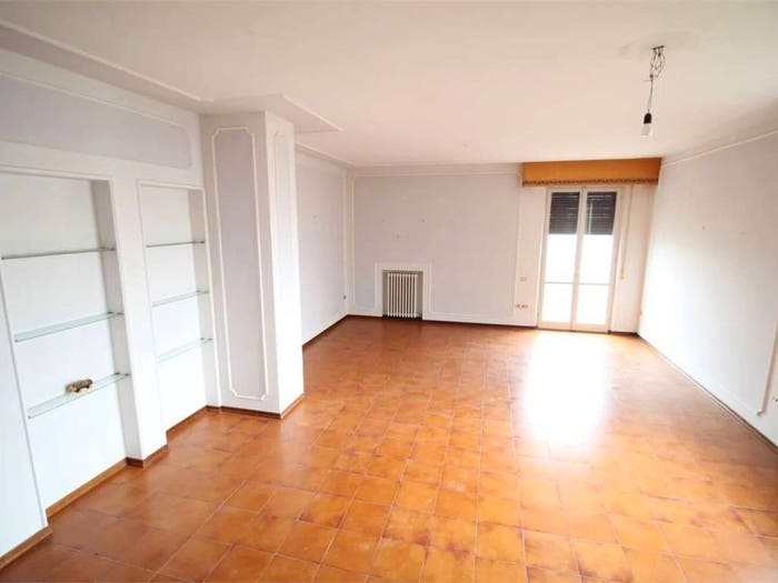 Casa con 6 locali in vendita in Via Villa Parigi, Montegridolfo