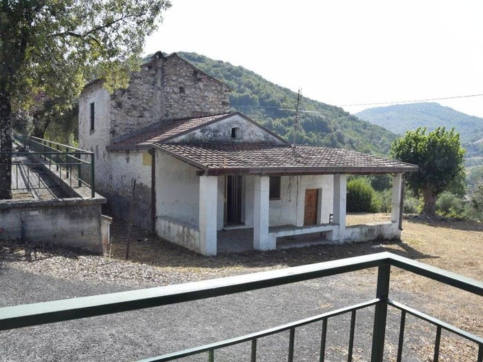 Casa quadrilocale in vendita in Via Farnese, Pico