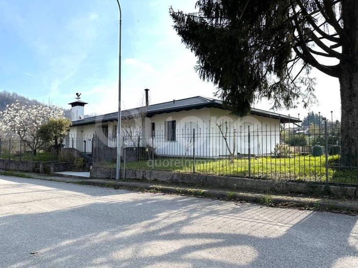 Casa con 6 locali in vendita in Via dei Fabbri, Centro, Nimis