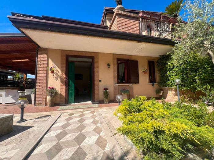 Casa con 6 locali in vendita in Via Conserva Carlecchia, Pratola Serra