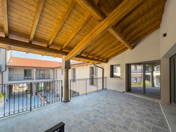Appartamento quadrilocale in vendita in Via San Pietro, Centro, Cantello