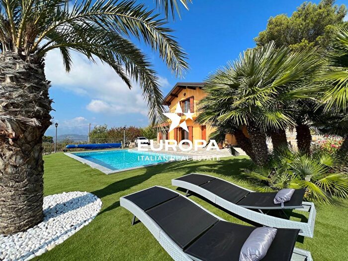 Casa quadrilocale in vendita in Strada Maciurina, Vallebona