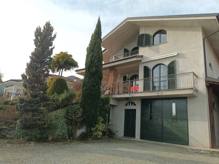 Casa quadrilocale in vendita in Via della Rocca, Envie