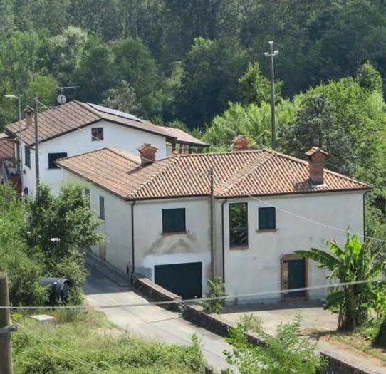Casa con 6 locali in vendita in Via Al Muro, Quercia, Aulla