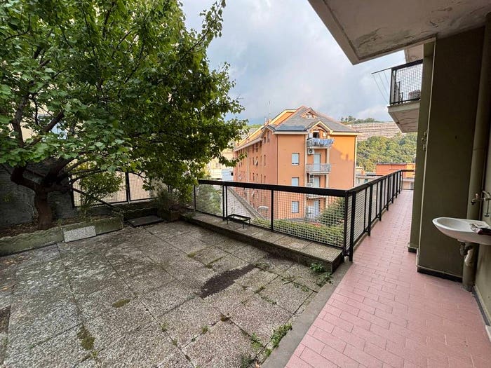 Appartamento quadrilocale in vendita in Via Enrico Hillyer Giglioli, Marassi, Genova