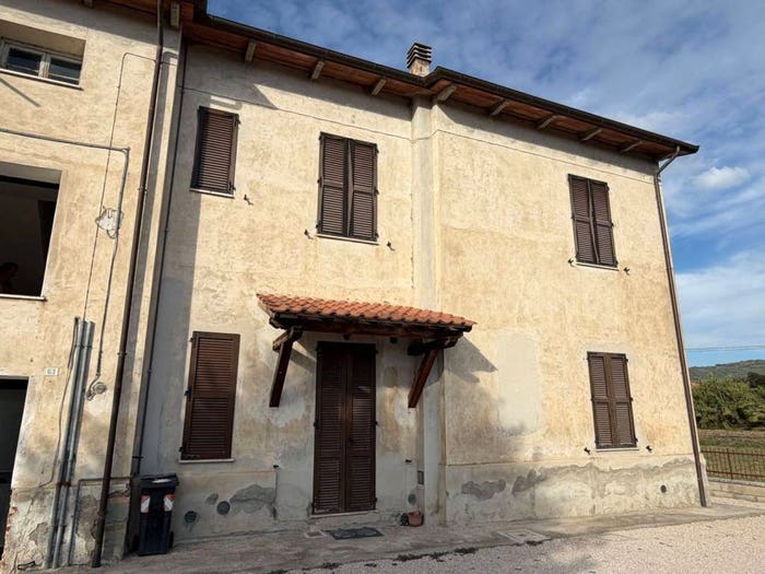 Appartamento con 5 locali in vendita in Via di Tuoro sul Trasimeno, Tuoro sul Trasimeno