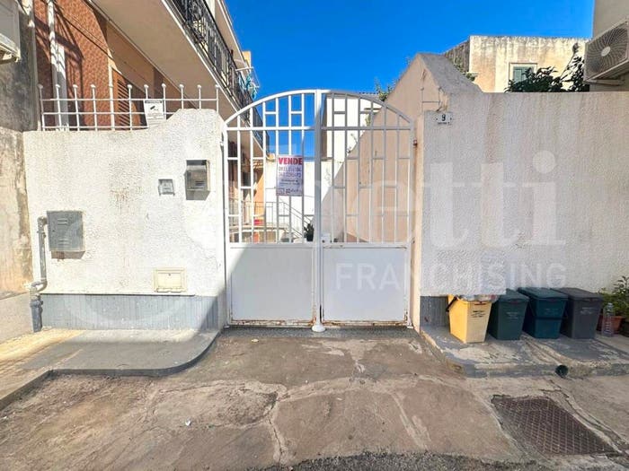 Appartamento con 5 locali in vendita in TRAVERSA SESTA DI VIA MARIO RAPISARDI, Centro, Avola