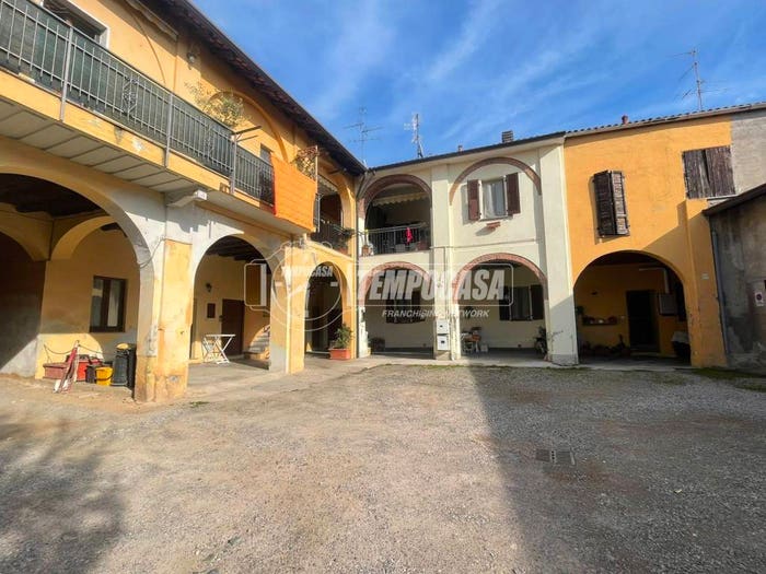 Appartamento quadrilocale in vendita in Vicolo Gioacchino Rossini, Lazzate