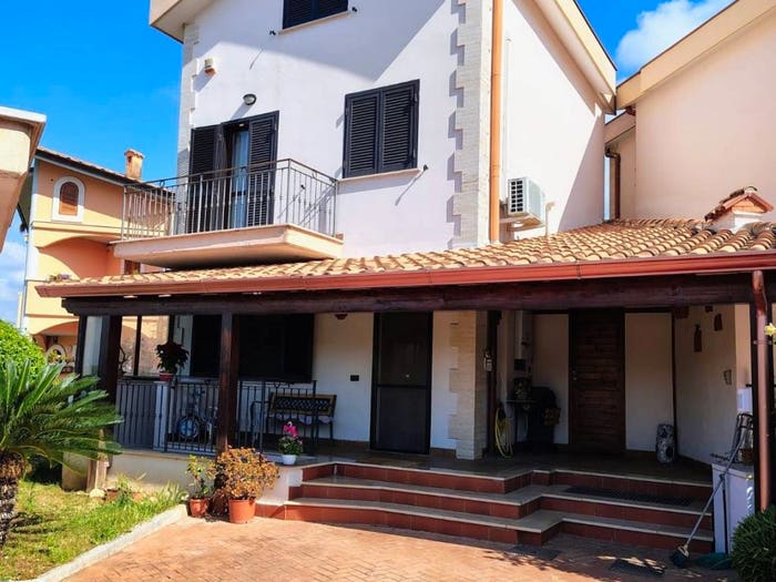 Casa con 5 locali in vendita in Latina Scalo, Latina