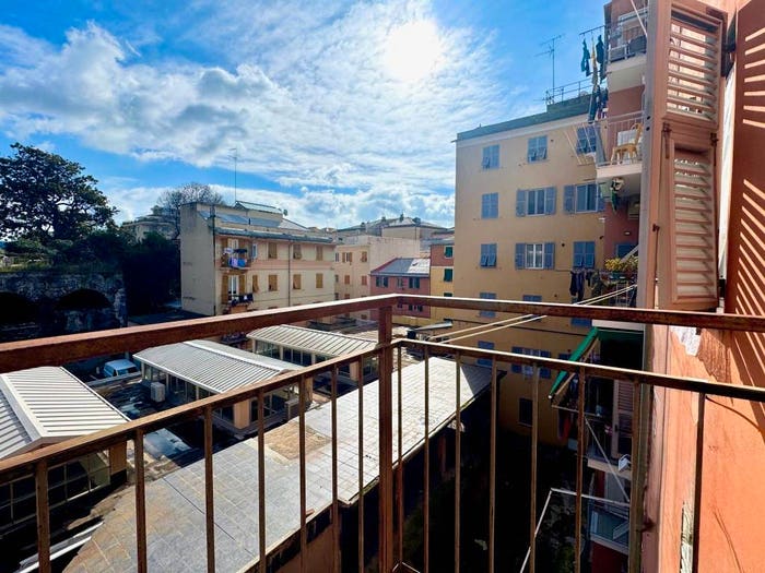 Appartamento trilocale in vendita in Via Luigi Galvani, Sestri Ponente, Genova