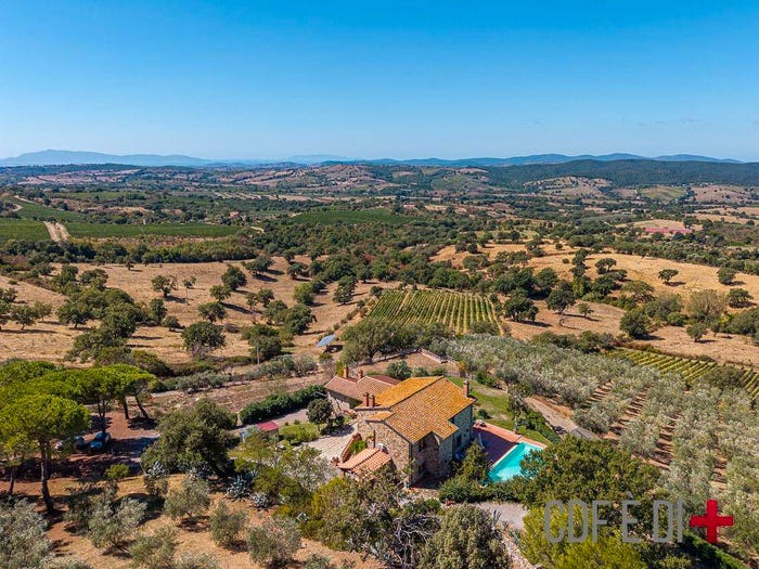 Casa con 6 locali in vendita in Scansano