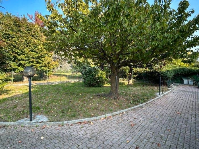 Casa con 6 locali in vendita in Via Morzano, Roppolo