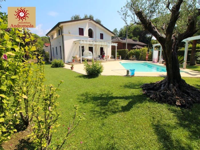 Casa con 5 locali in vendita in Via delle Vigne, Ronchi Poveromo, Massa