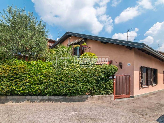 Casa quadrilocale in vendita in Via Villa Giovio, Breccia Lazzago, Como