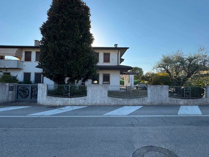 Appartamento con 6 locali in vendita in Via Castellari, Centro, Torri di Quartesolo