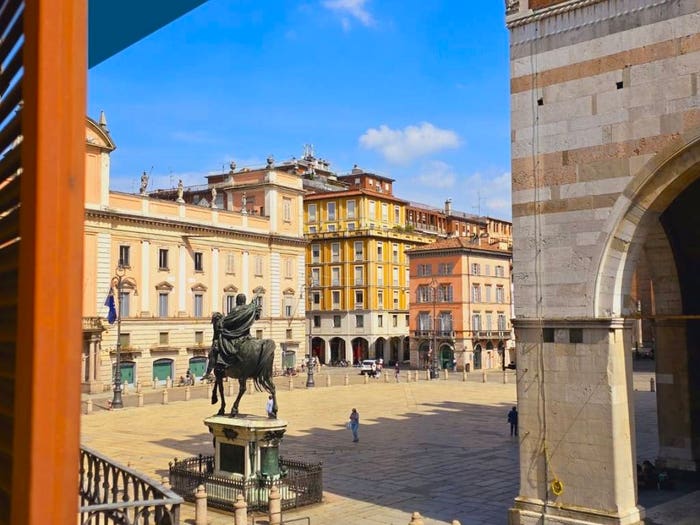 Appartamento con 6 locali in vendita in Piazza dei Cavalli, Centro Storico, Piacenza