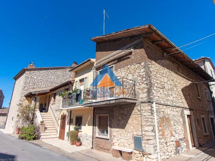 Casa con 6 locali in vendita in Via Santa Lucia, Centro, Guardea