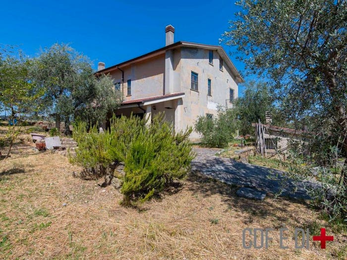 Casa con 6 locali in vendita in Località Schiazze, Toffia